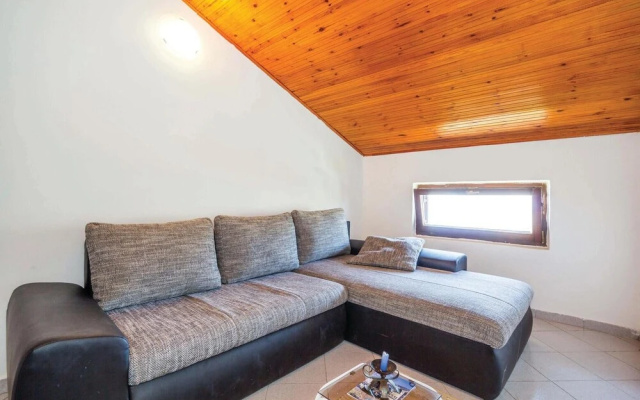 Stunning Home in Cesarica With Wifi and 3 Bedrooms
