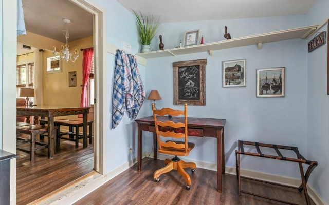 Cardinal Haus 2 Bedroom Home by RedAwning