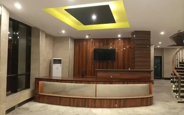 Rento Hotel and Suites