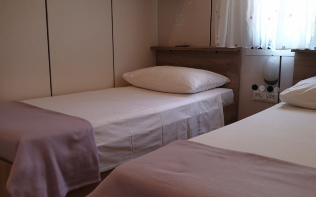 Holiday house Ani - 30 m from beach : Maslinica, Island Solta