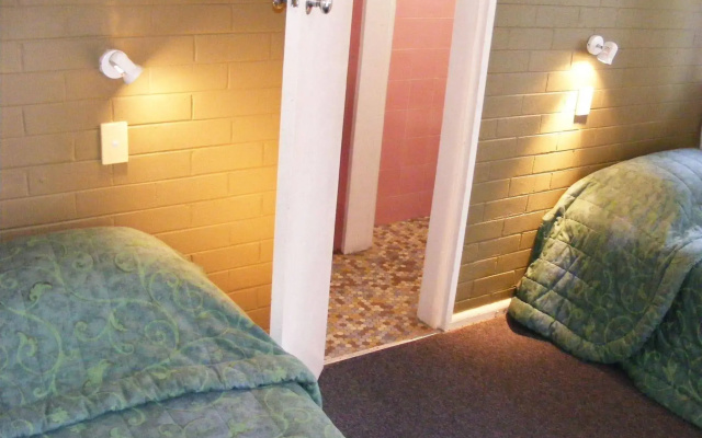 Rod 'N' Reel Hotel Motel Woodburn