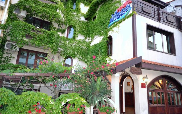 Hotel More вид на фасад