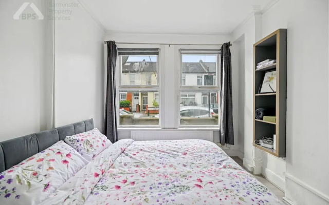 2-bed - Sleeps 4 - With Garden