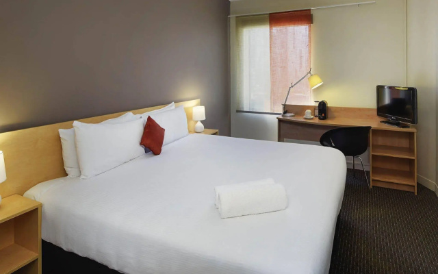 ibis Perth