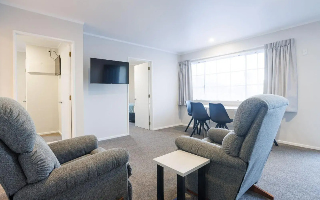 Bk's Pohutukawa Lodge