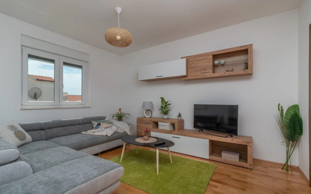 Modern apt w. Terrace, 2 min Walk to the Beach