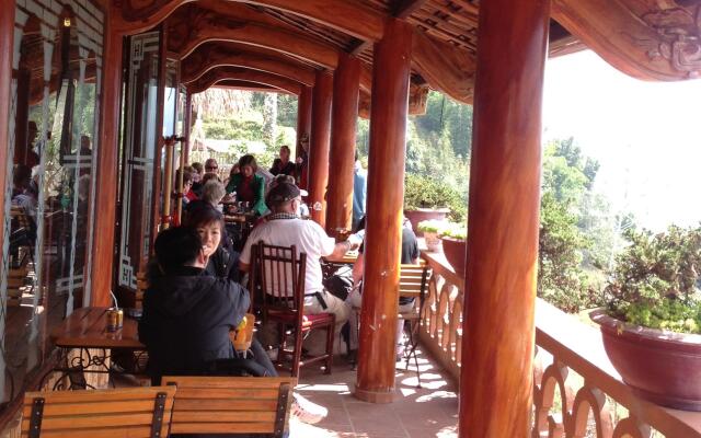 Sapa Sky Hotel вид на фасад