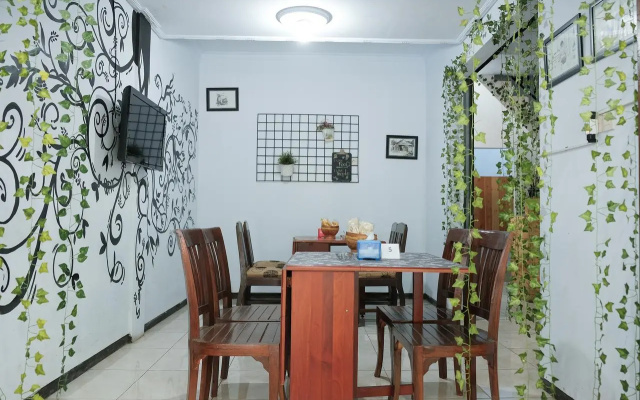 Oyo 1380 Velodrome Family House