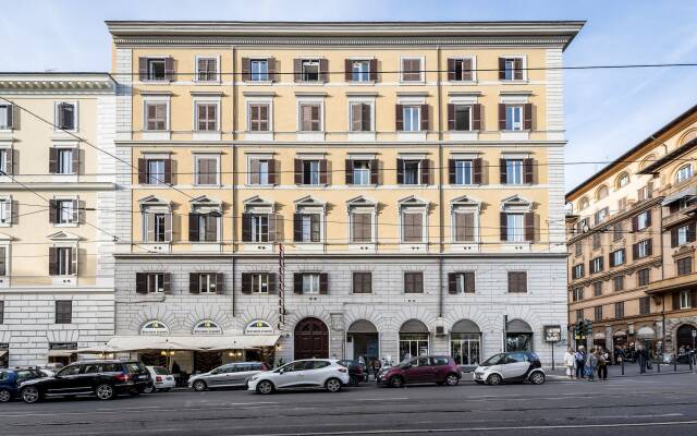 Отель Sweet Inn Central Station вид на фасад