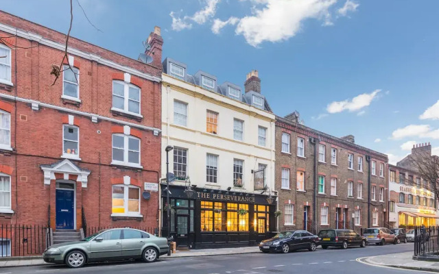 Shorton St Apartments by Chi Chi