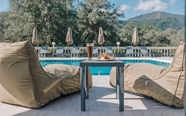 Pelithea Aparthotel