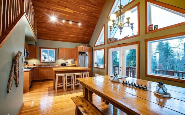 Stoke Cabin by Revelstoke Vacations