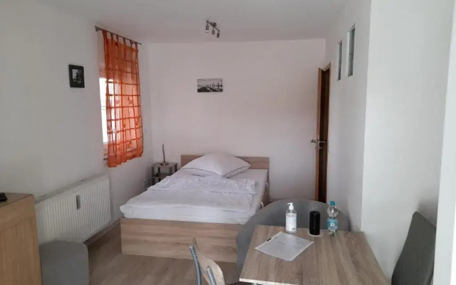 Eltinger Studio Apartment