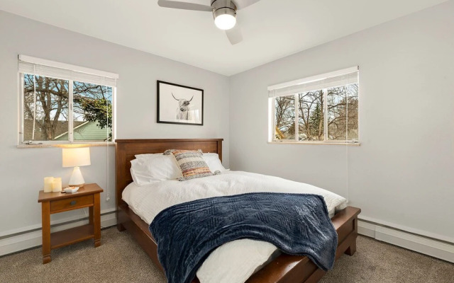 Old Town Condo by Library Park | Walk Everywhere!