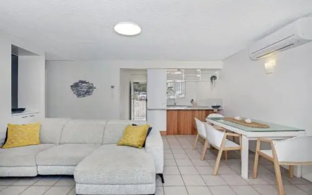 Beachcomber Unit 4,- Beachside Unit -