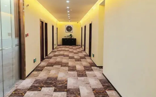 No. 8 Courtyard