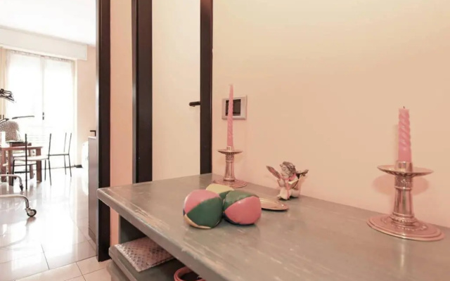 Room 200m subway, free park, 10min center, no fee