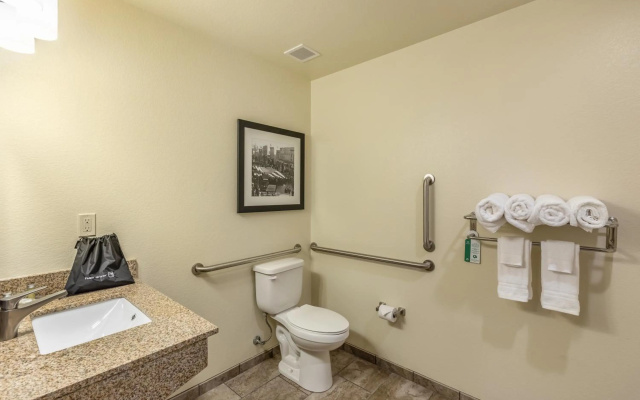 Cobblestone Hotel & Suites - Hartford