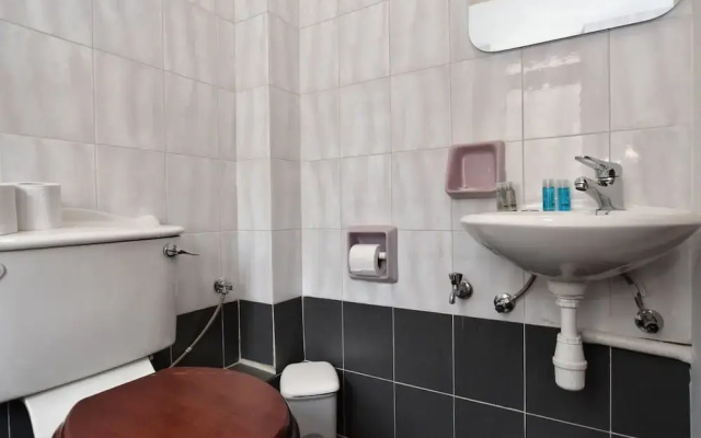 2 Bedroom Central Spacious With Sea Views