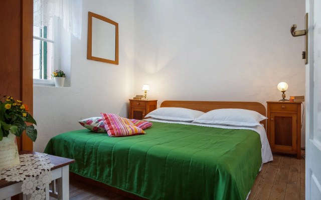 Holiday house Kuka - 100m from the sea : Podgora, Riviera Makarska