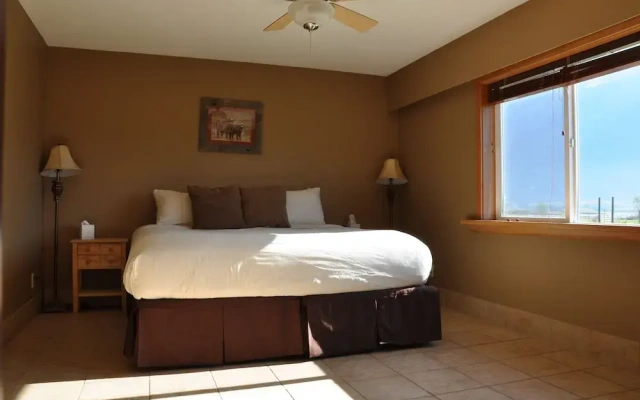 Fraser River Outpost Lodge