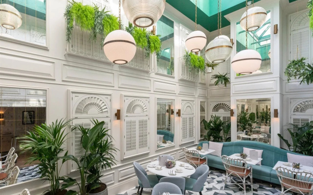 100 Queen's Gate Hotel London Kensington, Curio Collection by Hilton
