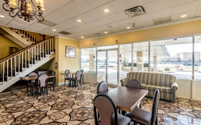 Rodeway Inn Arlington Entertainment District Area