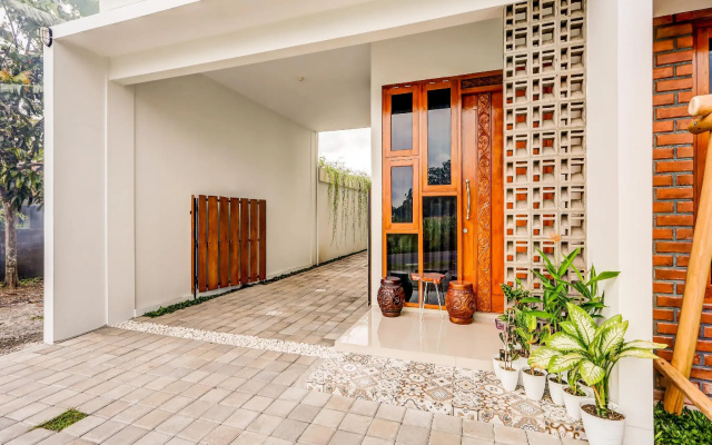 OYO 90099 Twin House