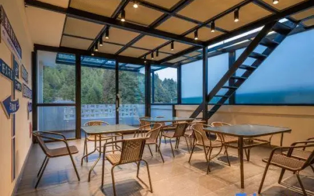 Sanqiu Designer Homestay (Lijiang Ancient City Waterwheel Store)