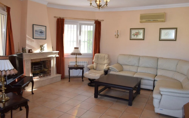 Ch1900 in Oliva With 4 Bedrooms and 3 Bathrooms