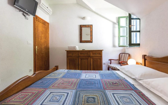 Beautiful Home in Baska Voda with Hot Tub & 3 Bedrooms