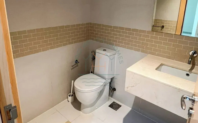 Blakely 2BR Lakeview Retreat With Open Balcony