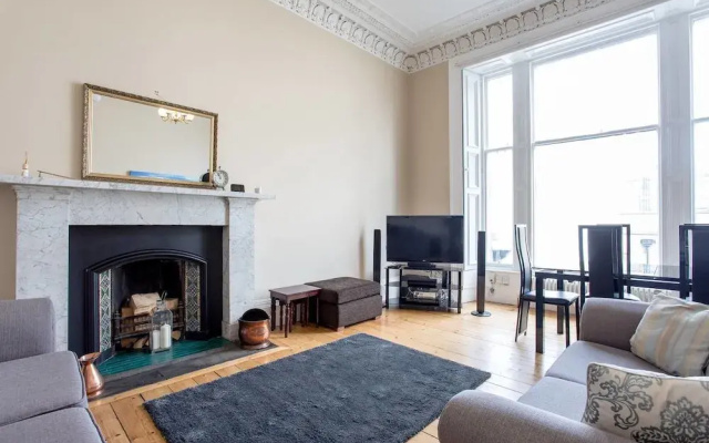 Old Town Stylish Apartment - 5 mins walk to Castle