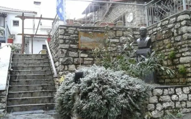 Dolopia Hotel