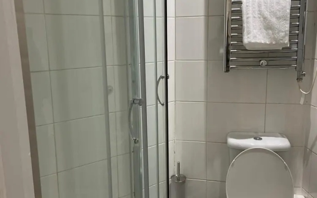 Modern 1 Bed Apartment