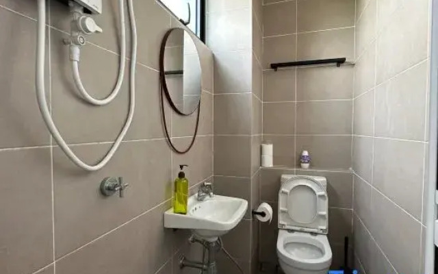 D’Pristine 4 bedder apartment 23-25 opp legoland