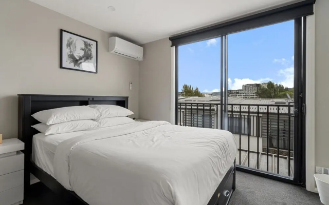 Modern 3-bedroom Townhouse in Quiet Greenway