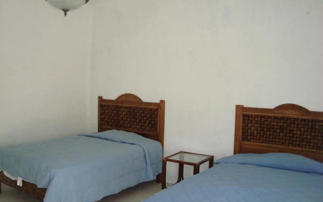 Hotel Teques Inn