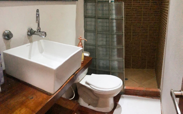 Trendy 4BR 2BA House Family Friendly