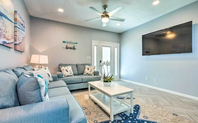 Charming Coastal Getaway, Near Beach & Pier!