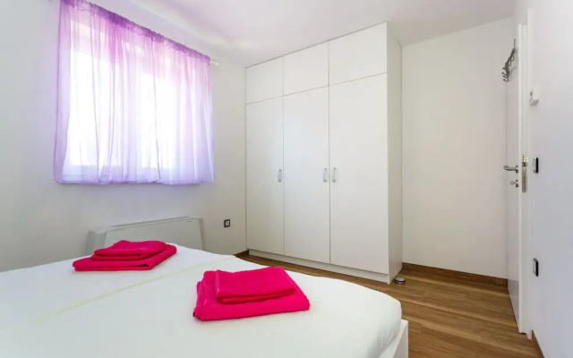 Apartment and Room Marija