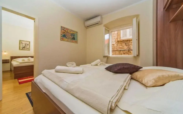 Apartment Maru - Two Bedroom Apartment With City View