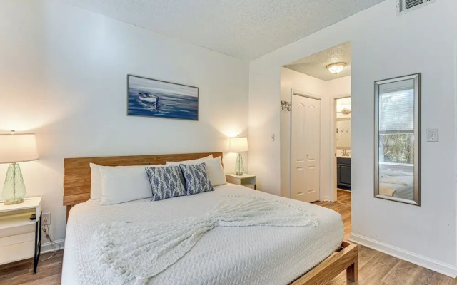 Community Outdoor Pool: Miramar Beach Condo!