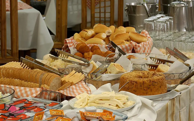 Hostess Hotel