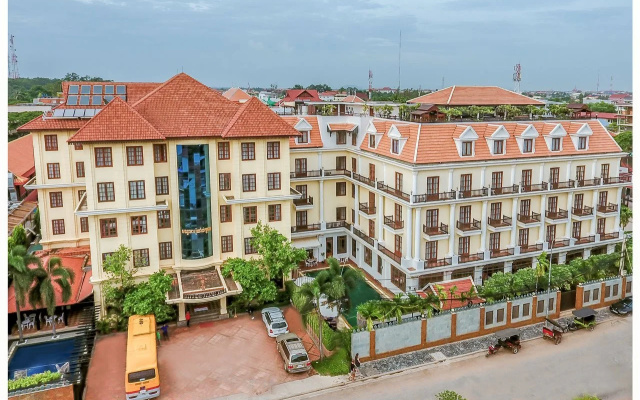 The Suite By Royal Crown Hotel