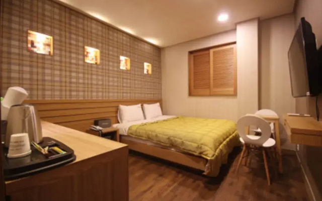Geoje H Motel