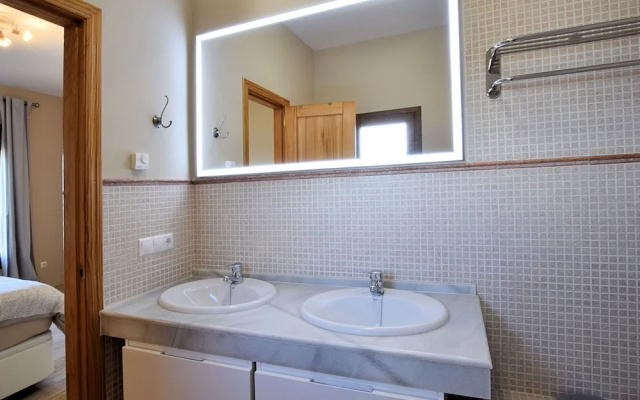 Tasteful Villa in Pinos de Alhaurín With Swimming Pool