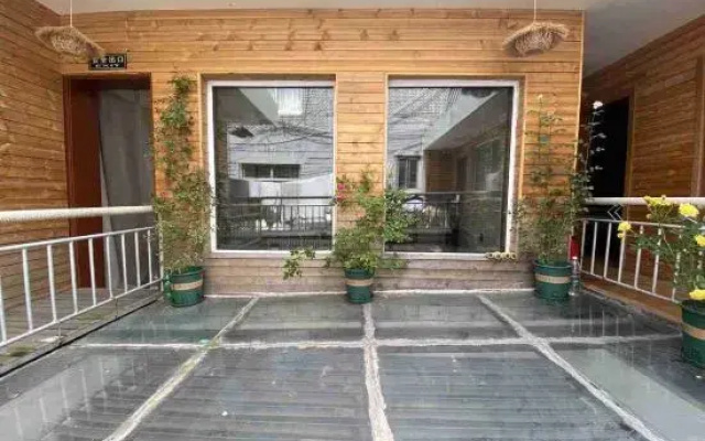 Xunlai Xunqu Hostel