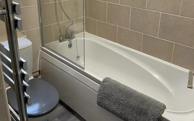 2-bed, Sleeps 4, Free Parking, Pets Allowed