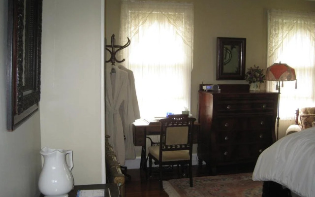River Line Inn